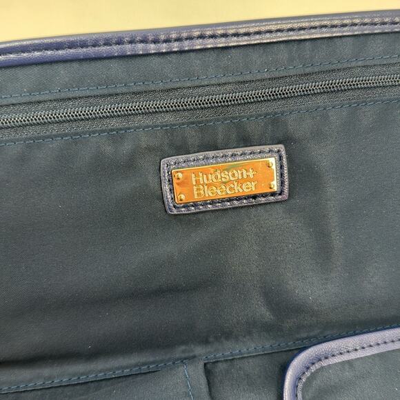 Hudson+Bleeker lipstick trifold makeup bag - Picture 5 of 6